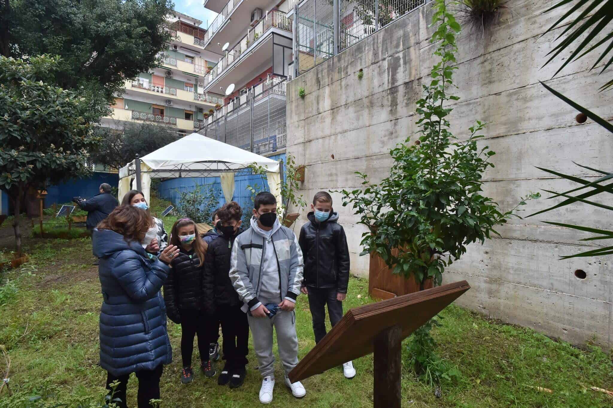 Aula Natura WWF e P&G: il giardino scolastico diventa un’aula a cielo aperto