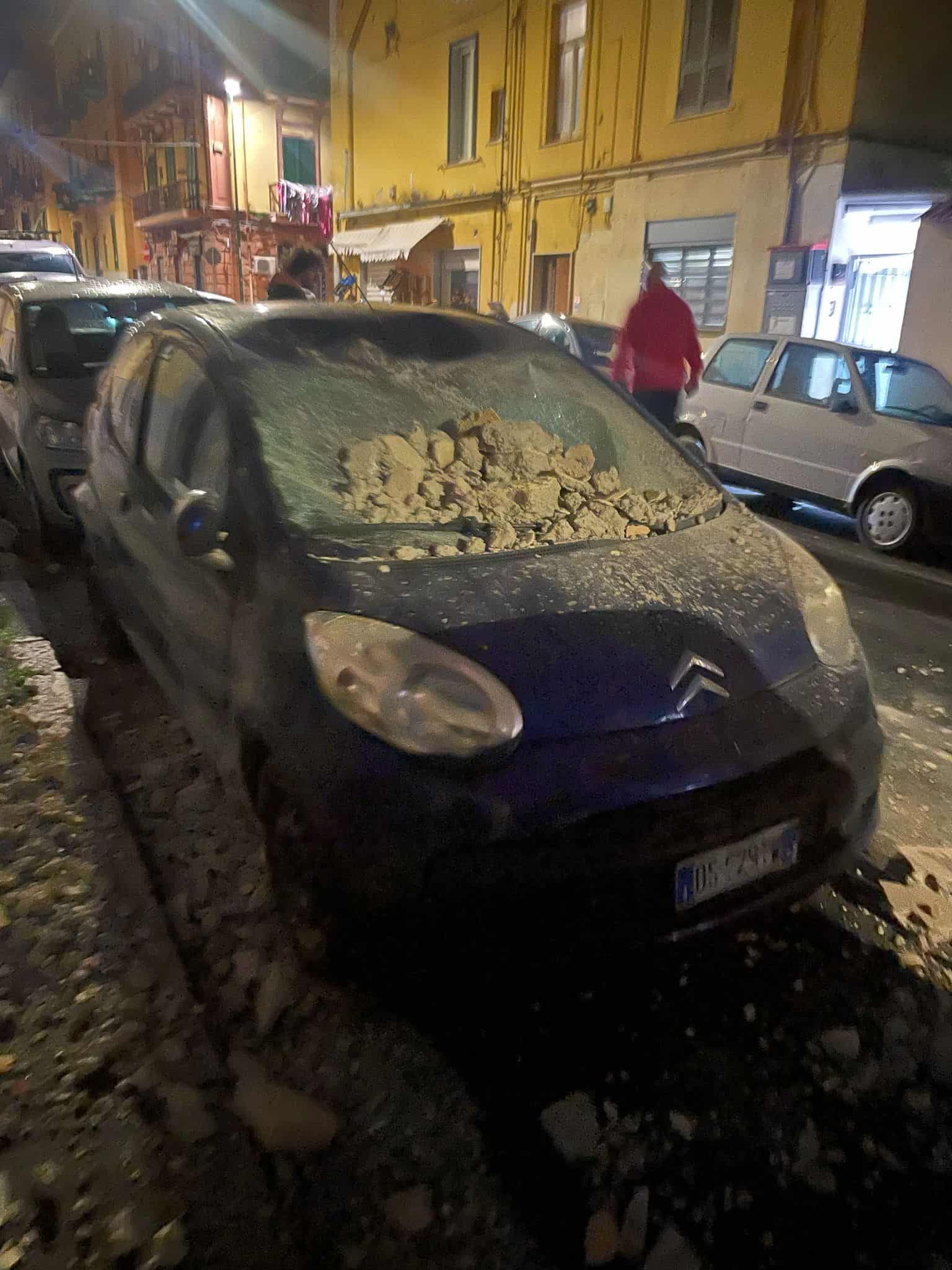 Terremoto ai Campi Flegrei: paura nella notte