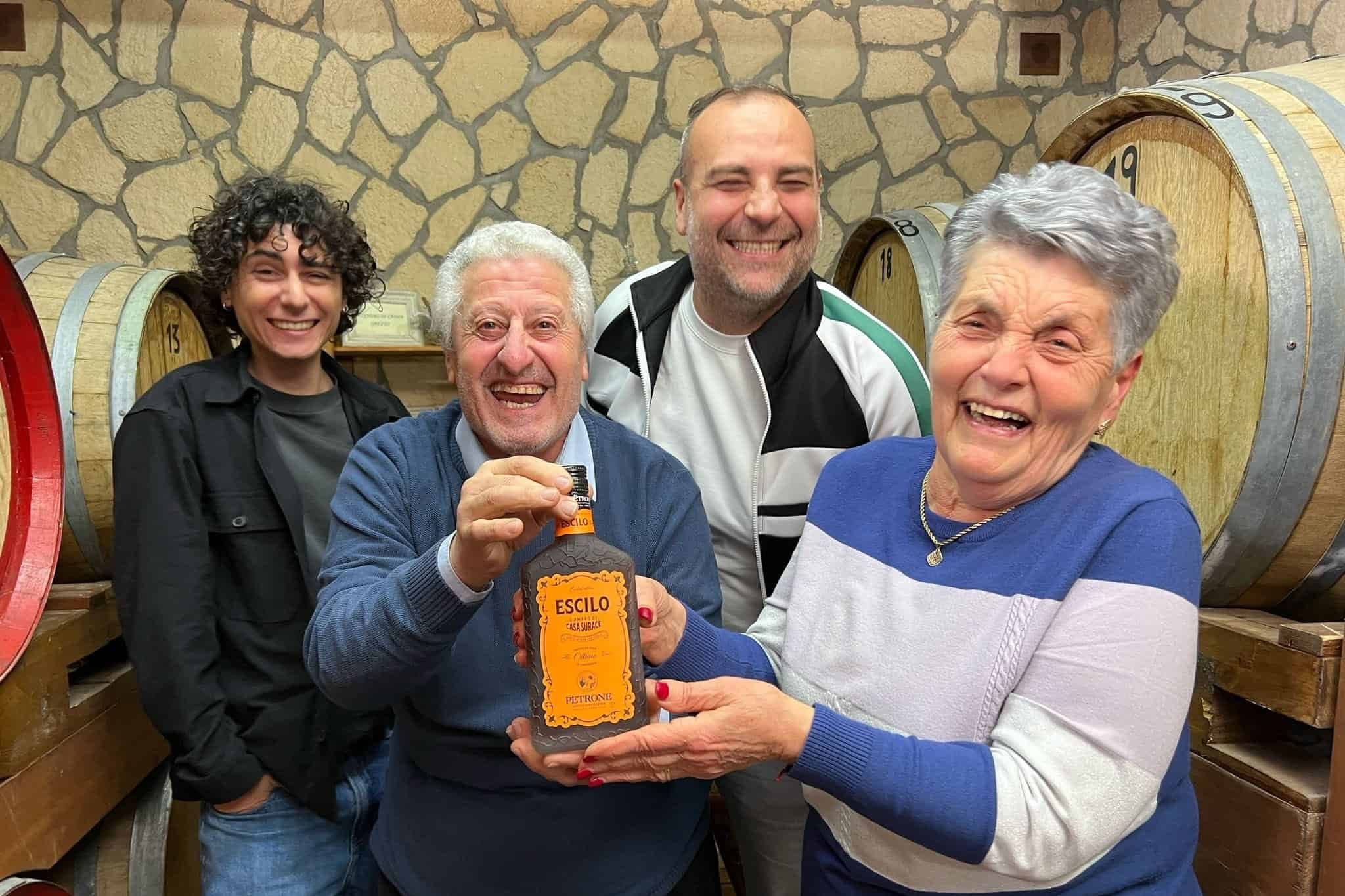 ESCILO – L’Amaro di Casa Surace: Tradizione del Sud e Ironia in un Sorso