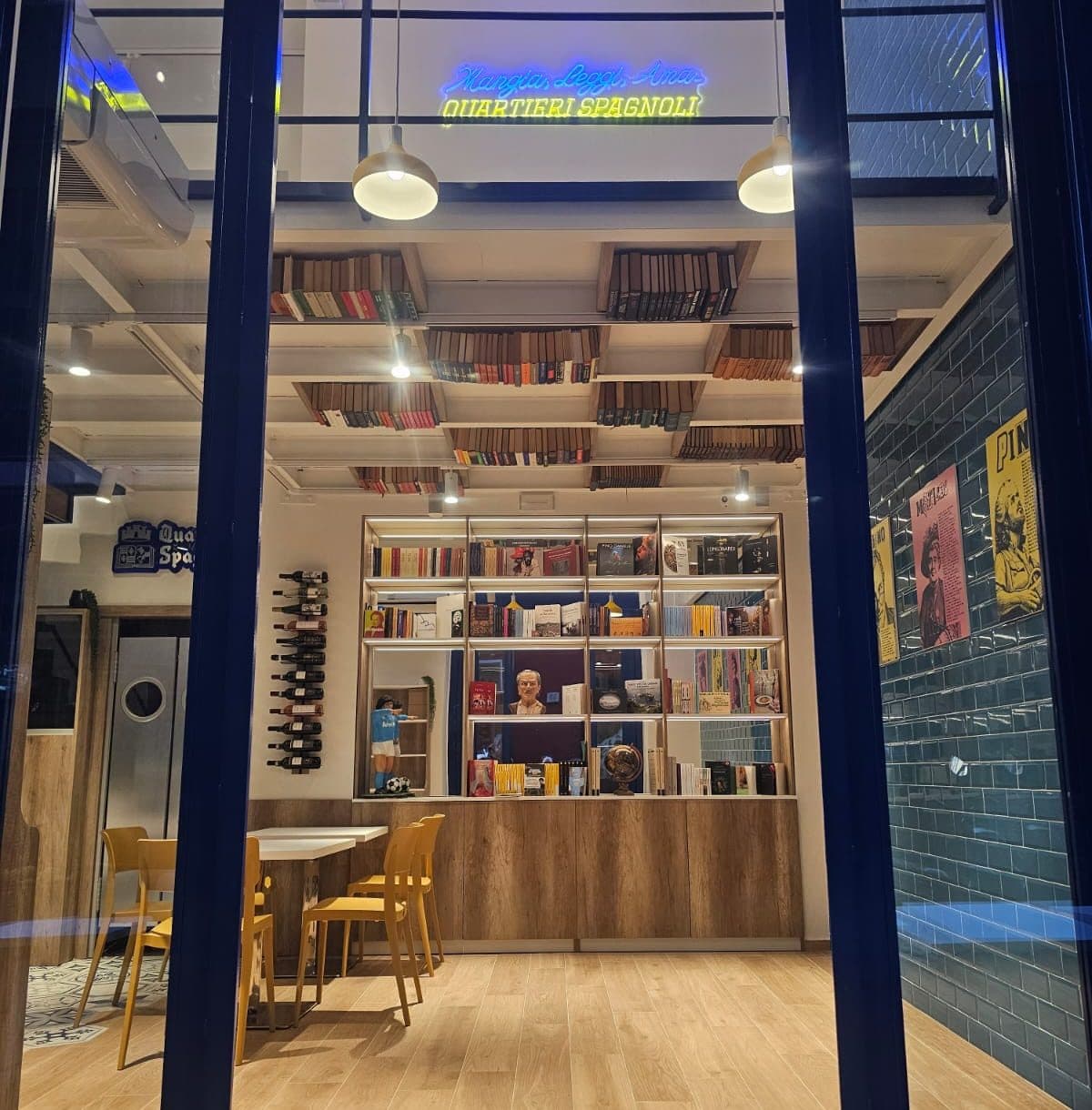Ai Quartieri Spagnoli nasce la prima pizzoteca di Napoli: libri e lievito per riscrivere il futuro