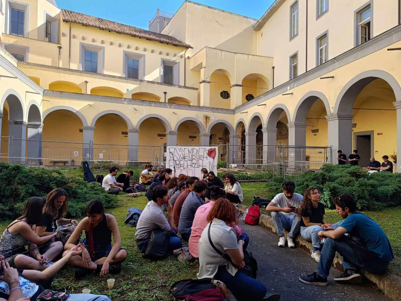 Napoli, protesta dei precari universitari alla Federico II