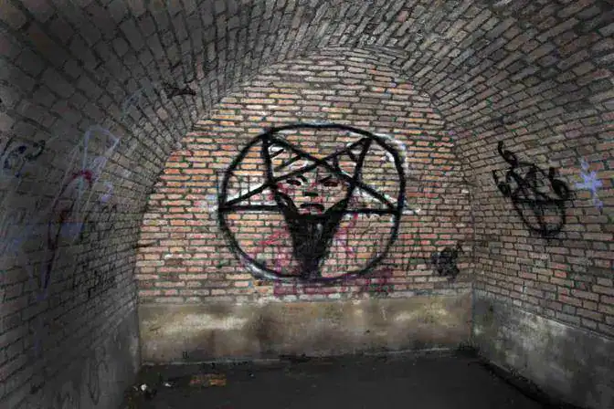 L'IA dà consigli su riti satanici e pericolosi troppo facilmente