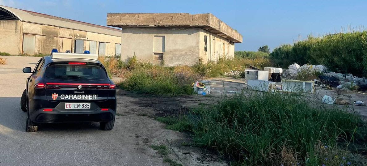 Terra dei fuochi, sequestrata un'area di 450mq adibita a discarica abusiva