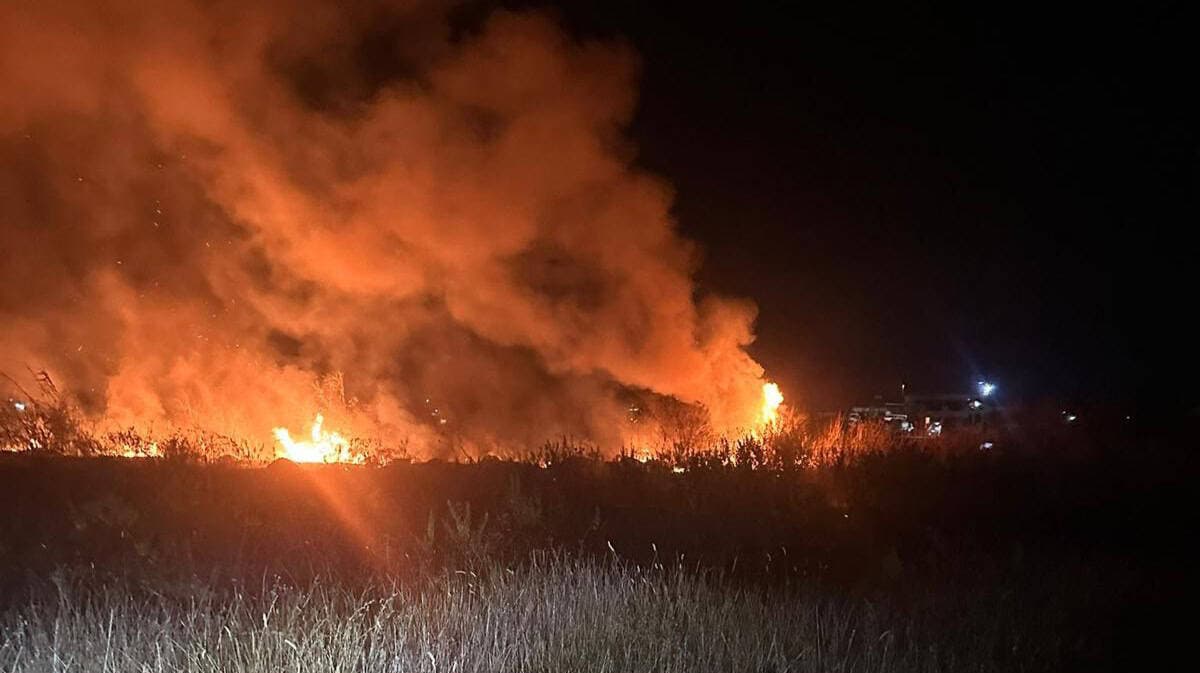Maxi-incendio ai Variconi, partita la bonifica