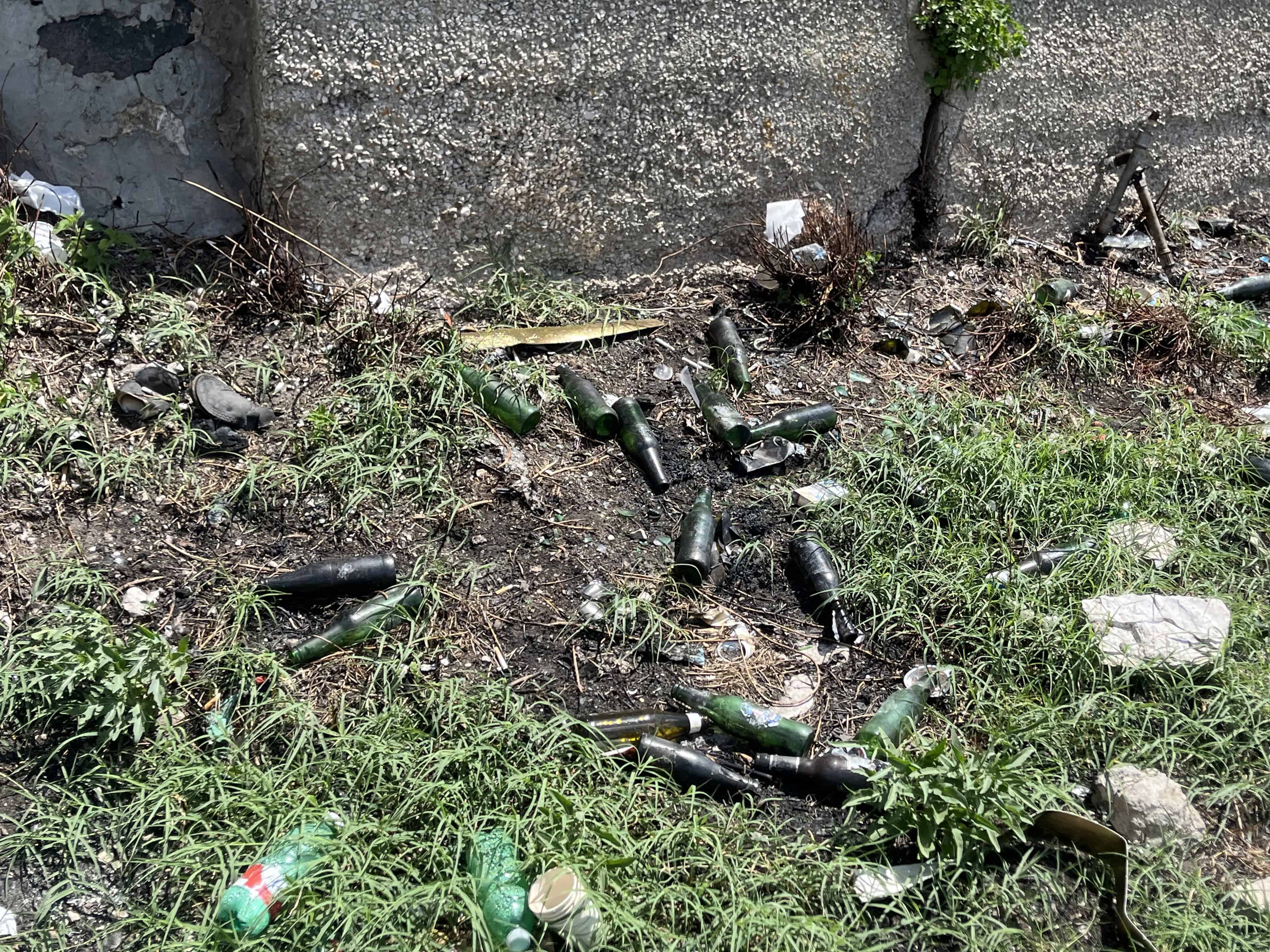 Un panorama di rifiuti: cosa vedi se ti affacci da Piazzetta Belvedere a Caserta Vecchia