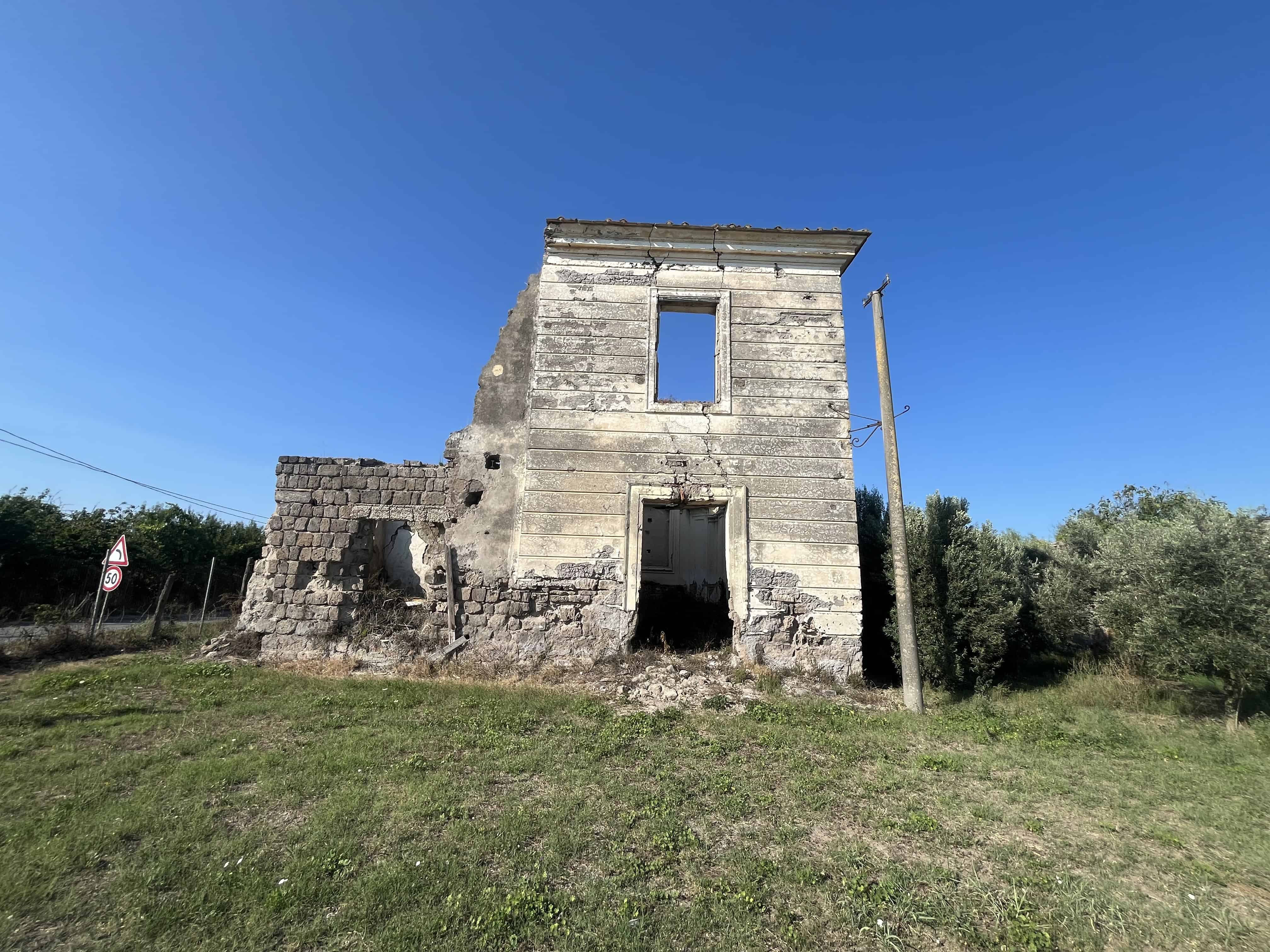 Il Casino Reale del Demanio di Calvi: un altro gioiello borbonico in rovina