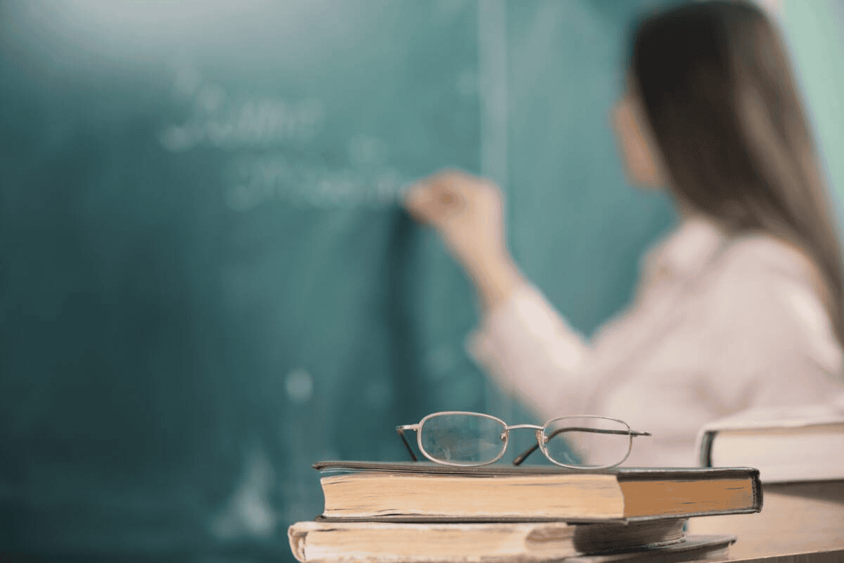 Prezzi calmierati per il personale scolastico: il piano di Valditara