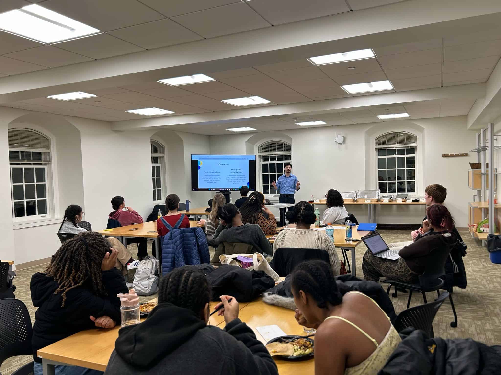 “Ogni conversazione è una negoziazione”: la lezione della Cornell Student Society per un mondo in crisi