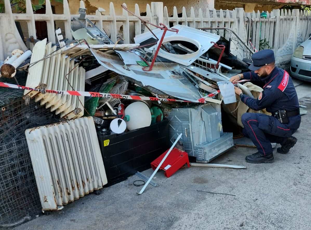 Castel Volturno: esercente di riparazioni meccaniche denunciato per gestione illecita di rifiuti speciali