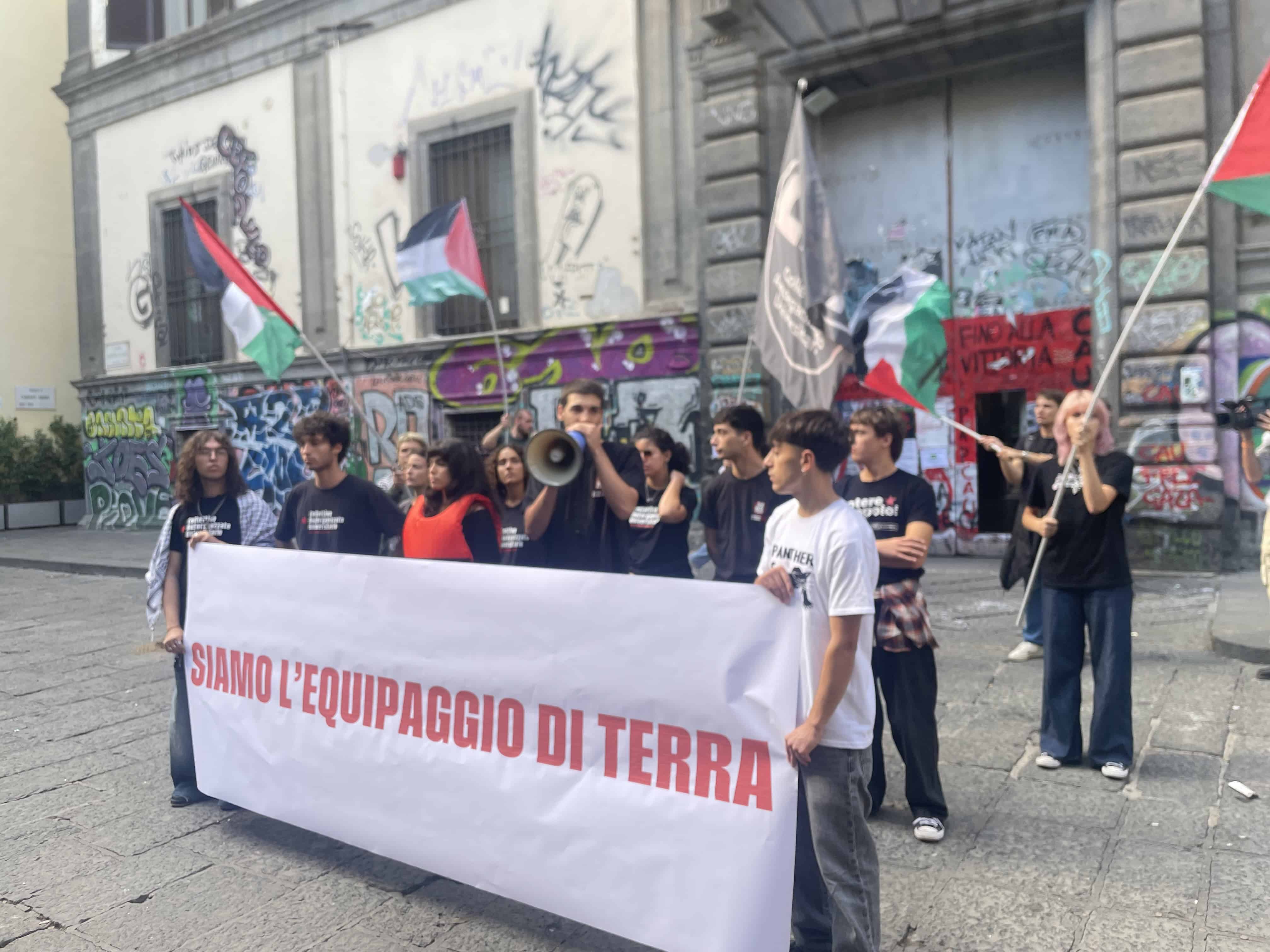 Occupate le sedi di Porta di Massa e Palazzo Giusso in sostegno alla Global Sumud Flotilla: il racconto