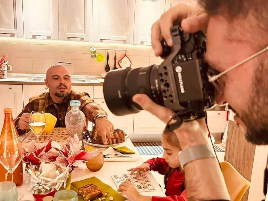 La notte di Natale, quando il lavoro diventa cura: lo spot natalizio di WM Magenta