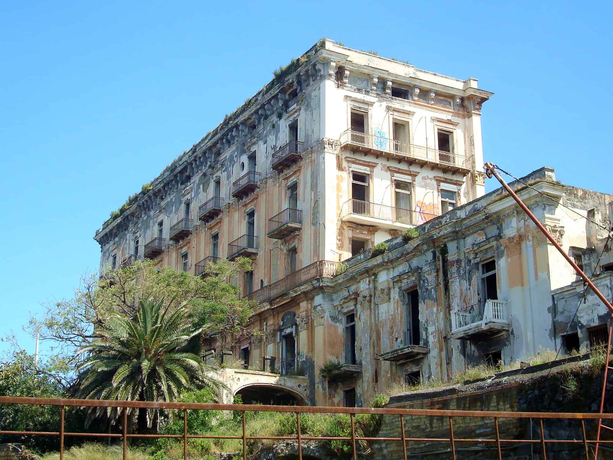 Portici, la Villa d'Elboeuf tra incuria e responsabilità storiche