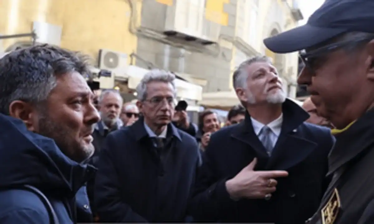 Manfredi e Giuli al Teatro Sannazaro: "Impegno per la ricostruzione"