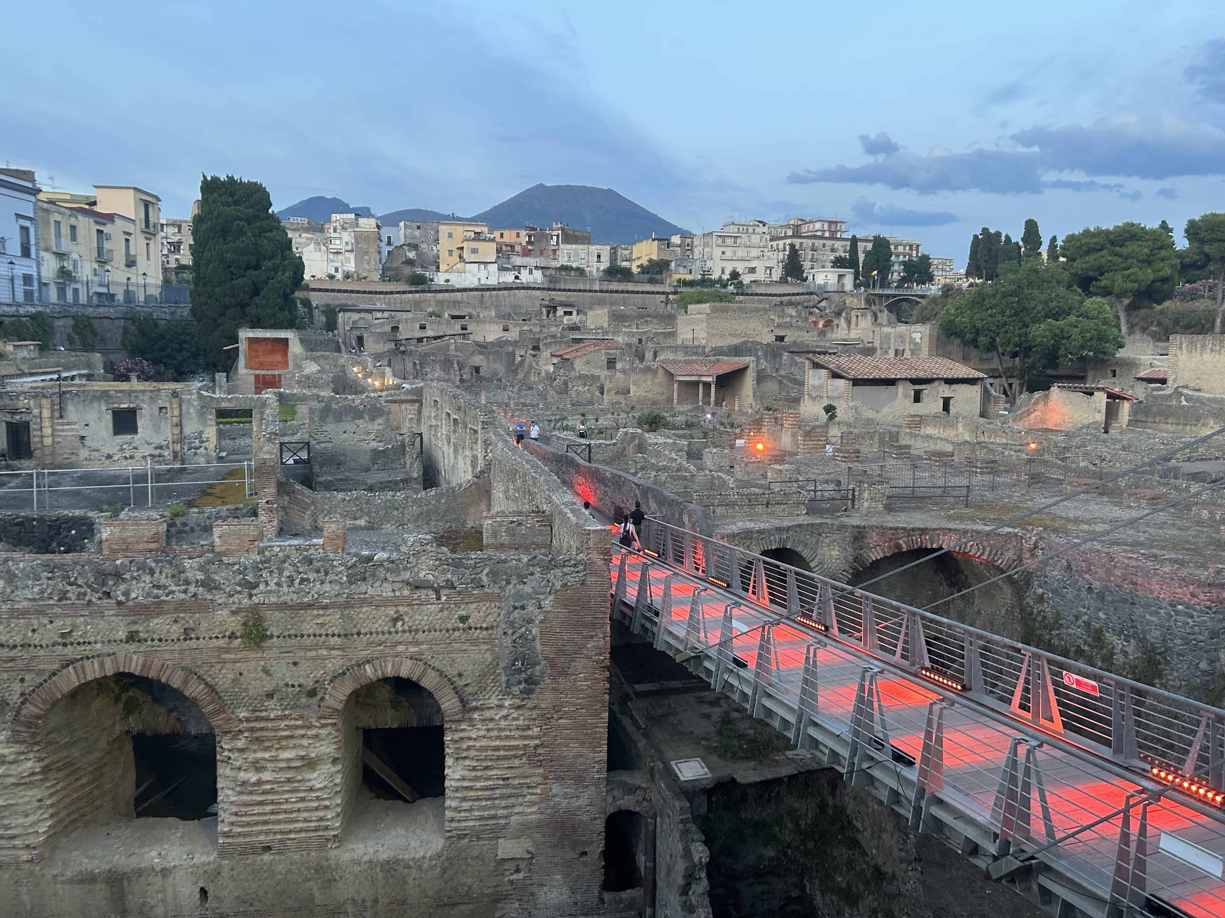 Ritornano "I Venerdì di Ercolano": gli scavi si animano di sera tra teatro, danza, musica e archeologia