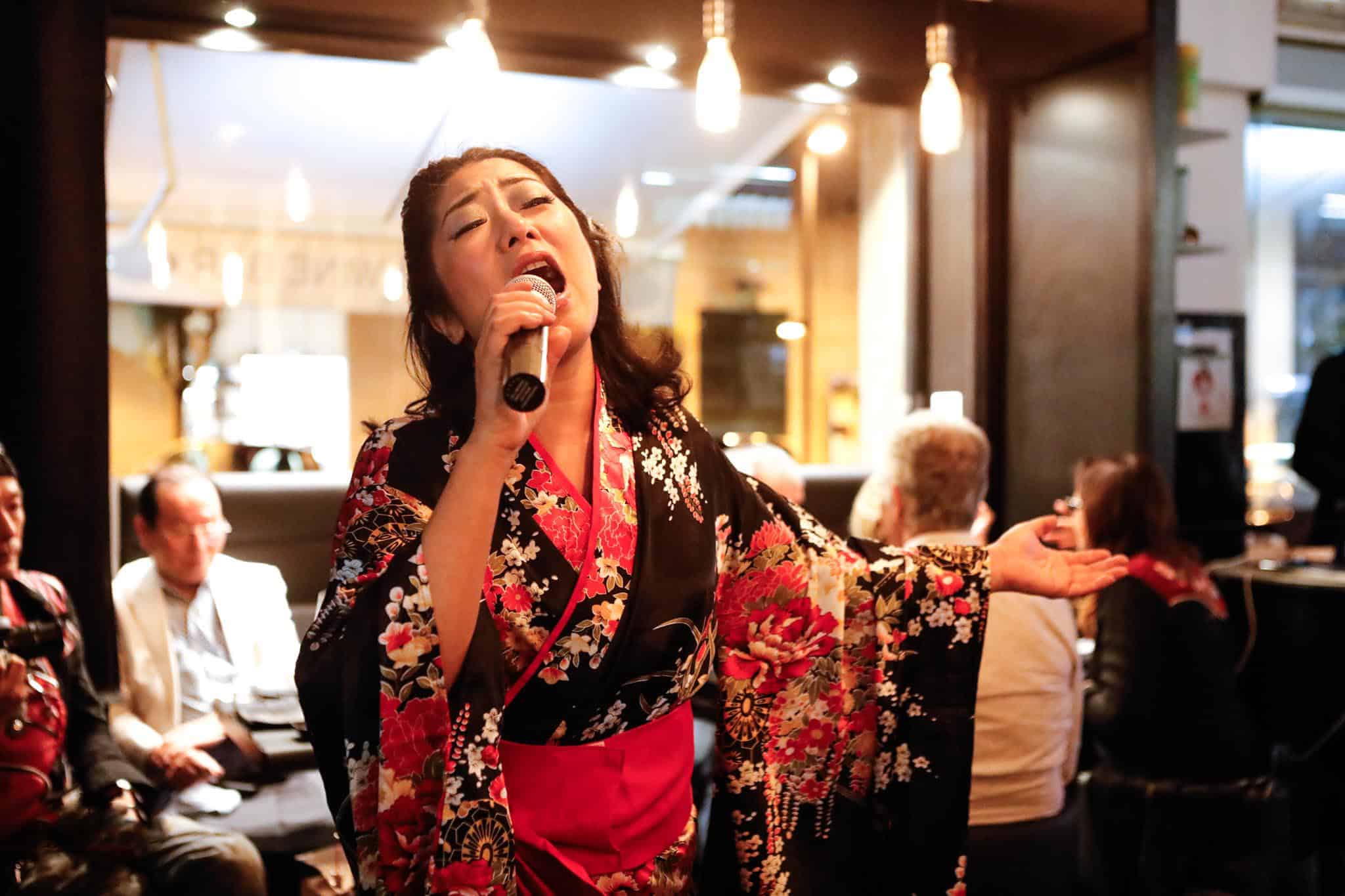 Una serata all’insegna del divertimento al "121 Sushi n' Bar" con l'artista giapponese Junko Kato