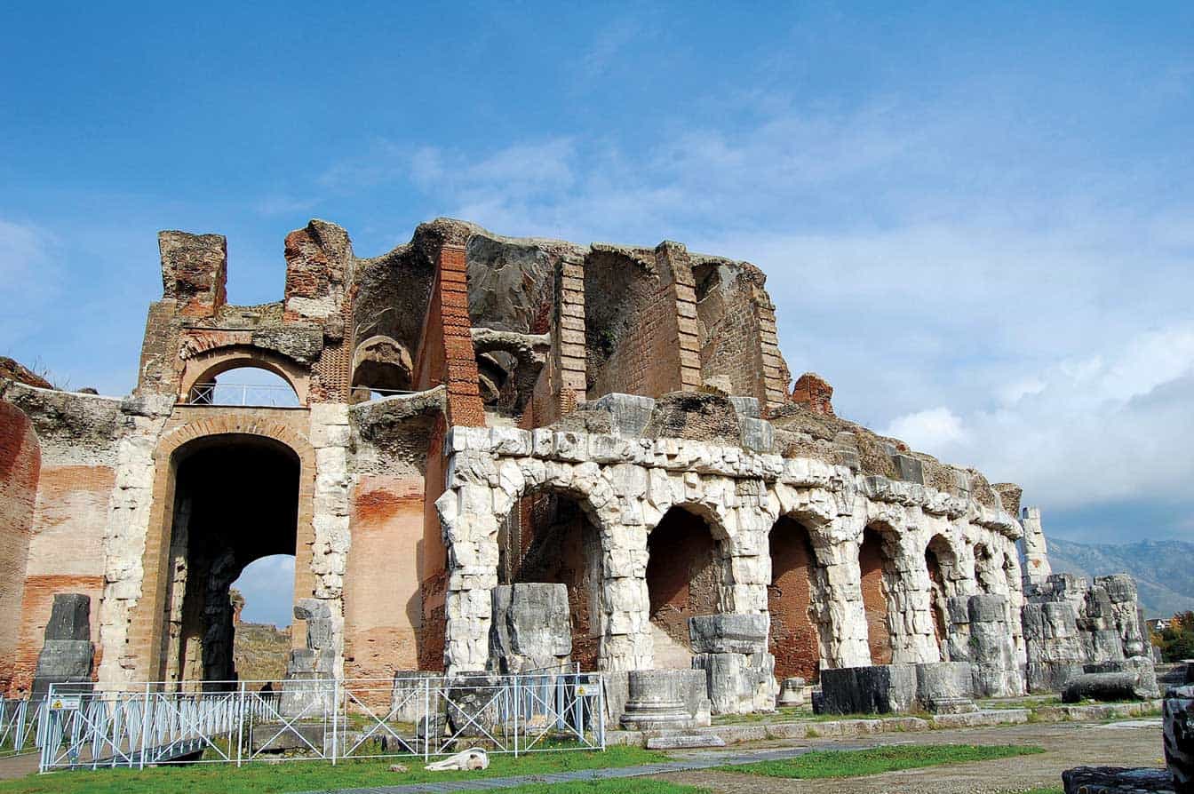 Spartaco, Mozart e i teatri Romani