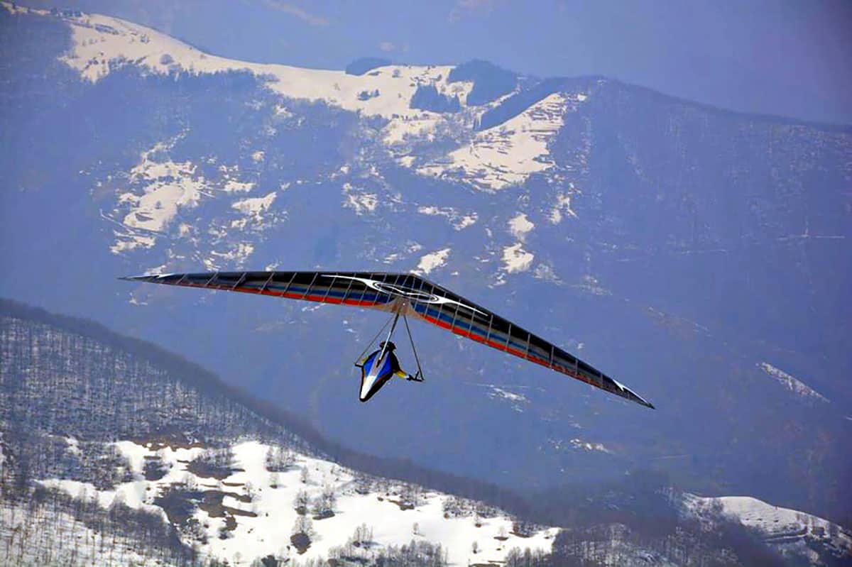 Volo in deltaplano: La nuova stagione da Cuneo al Friuli