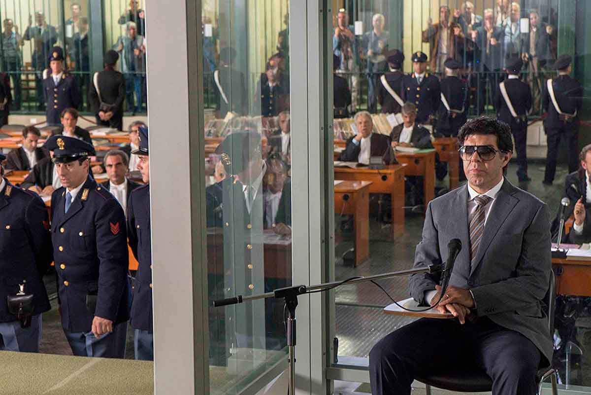 Il Traditore: Vite fondate sulla menzogna