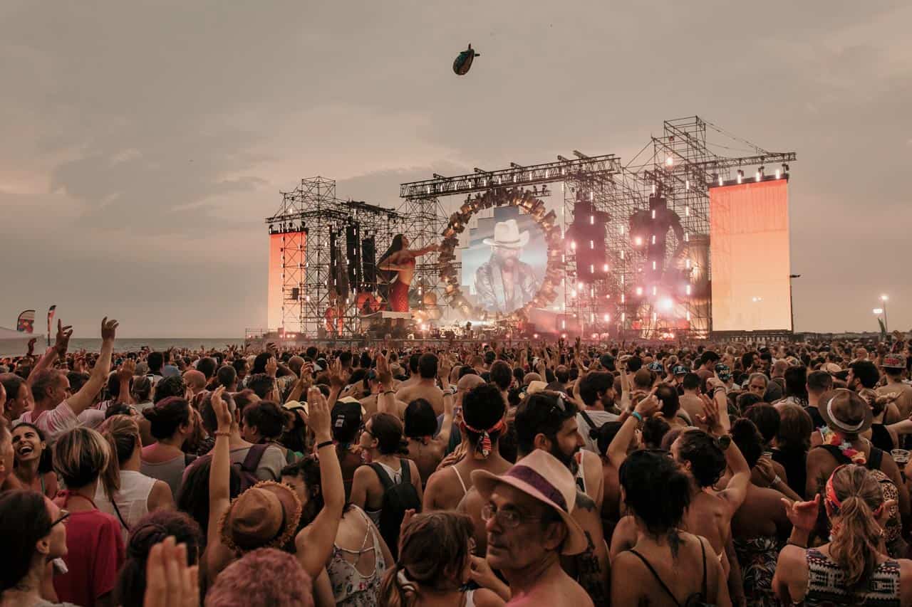 Jova Beach Party, grande successo per la prima tappa di Lignano Sabbiadoro