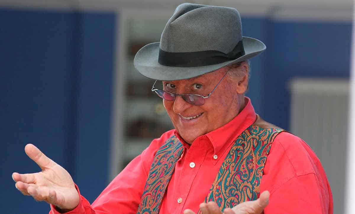 Renzo Arbore: una vita al servizio dell’arte.