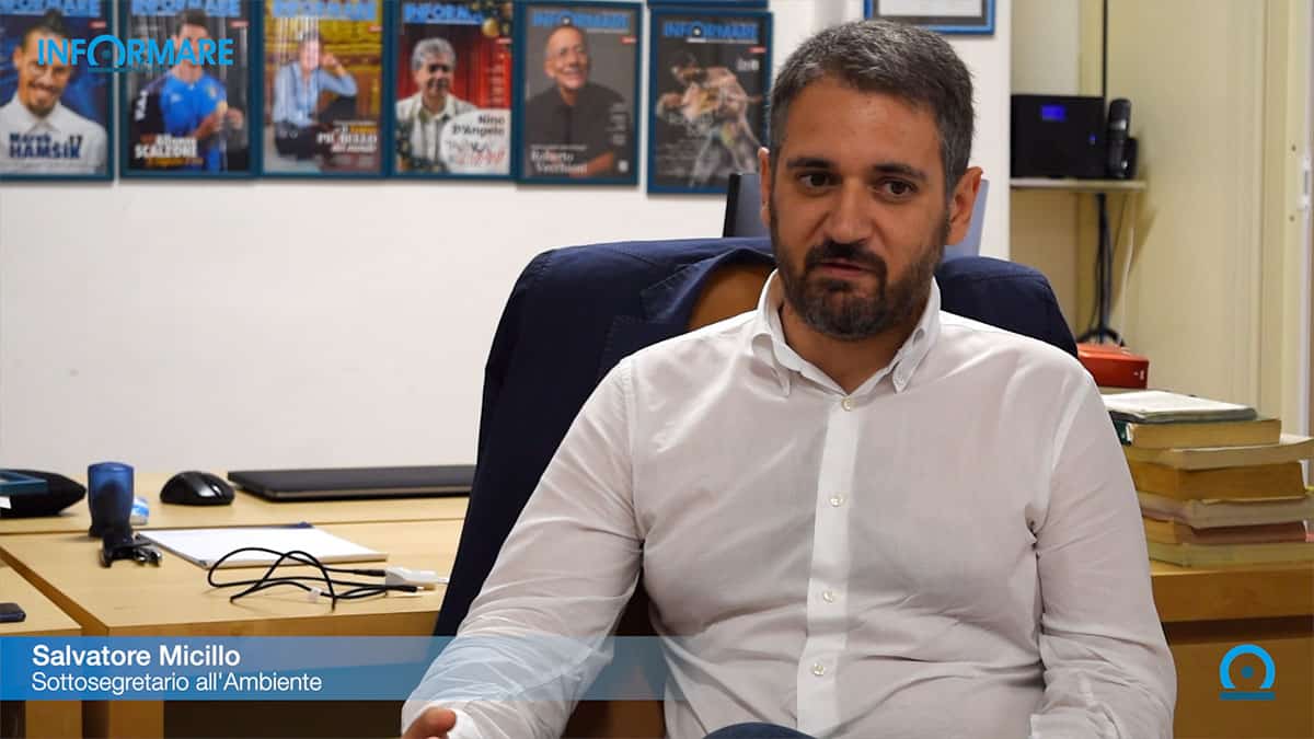 Il sottosegretario all'Ambiente Salvatore Micillo nella redazione di Informare
