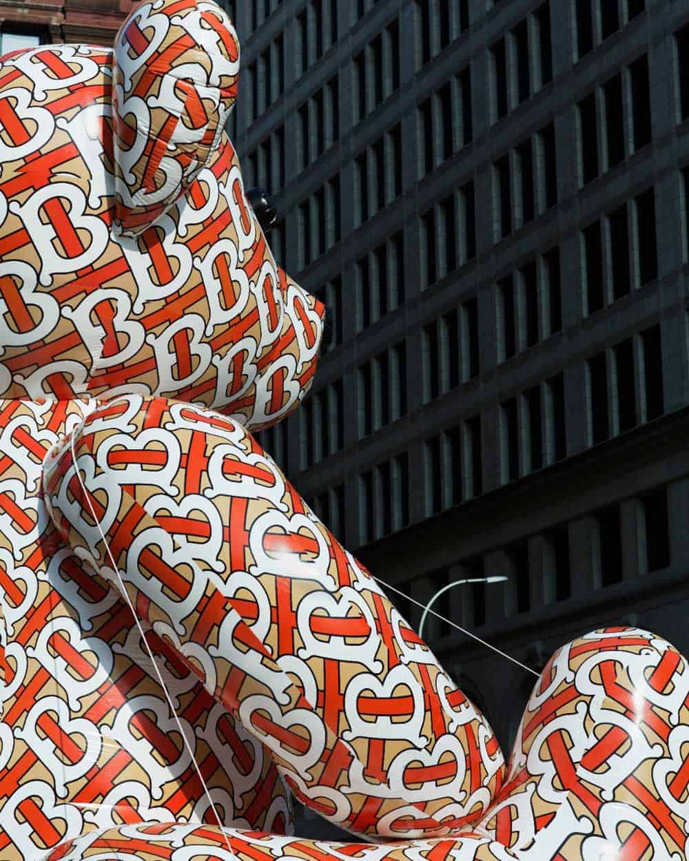 informareonline-La-calligrafia-dello-spirito-il-monogramma-di-Burberry
