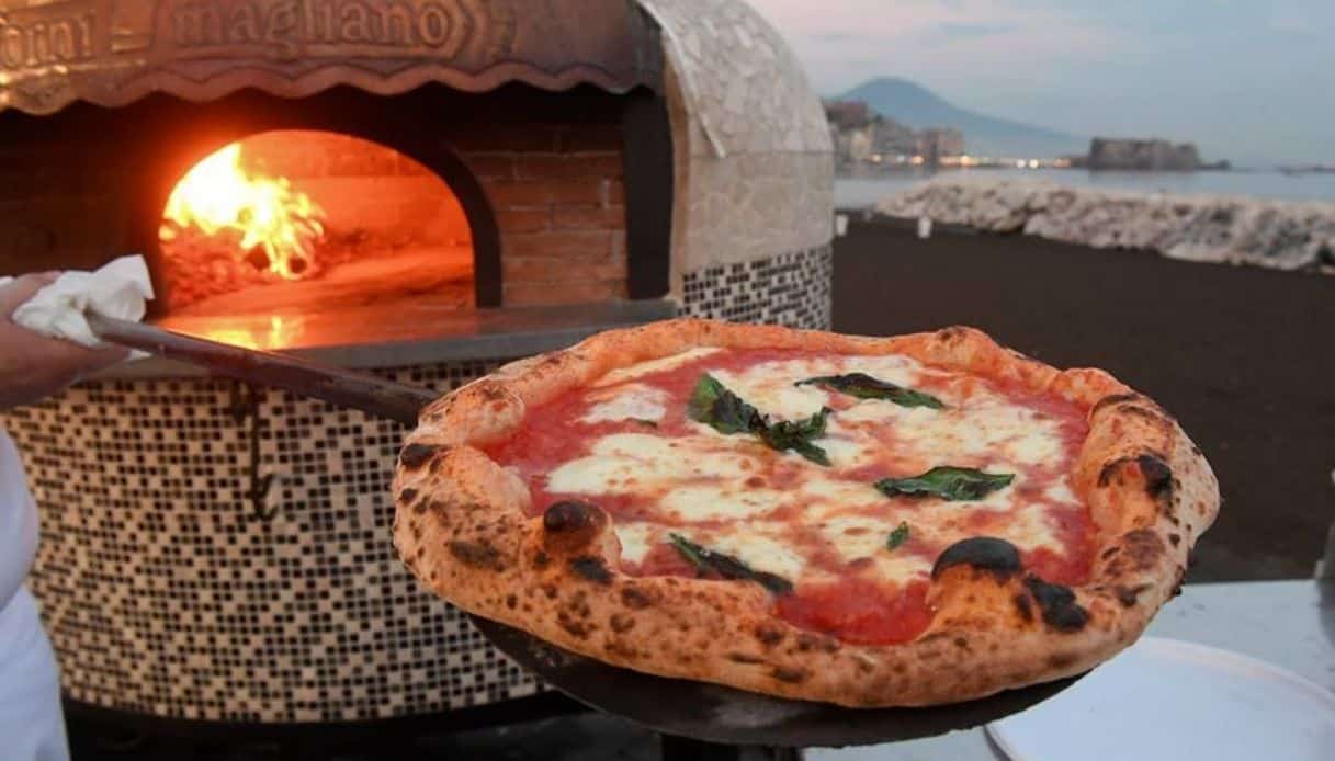 Napoli Pizza Village, sapori e cultura