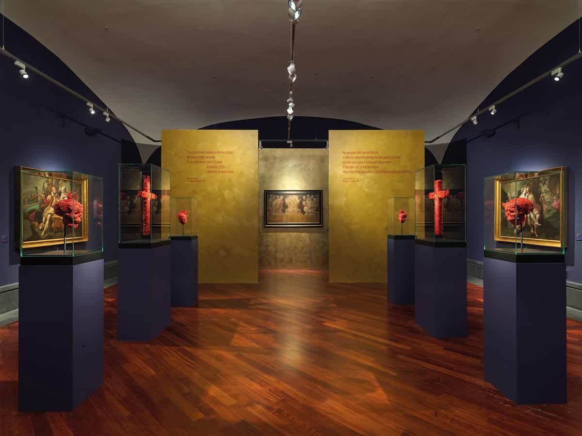 Jan Fabre, oro rosso: sculture d’oro e corallo, disegni di sangue