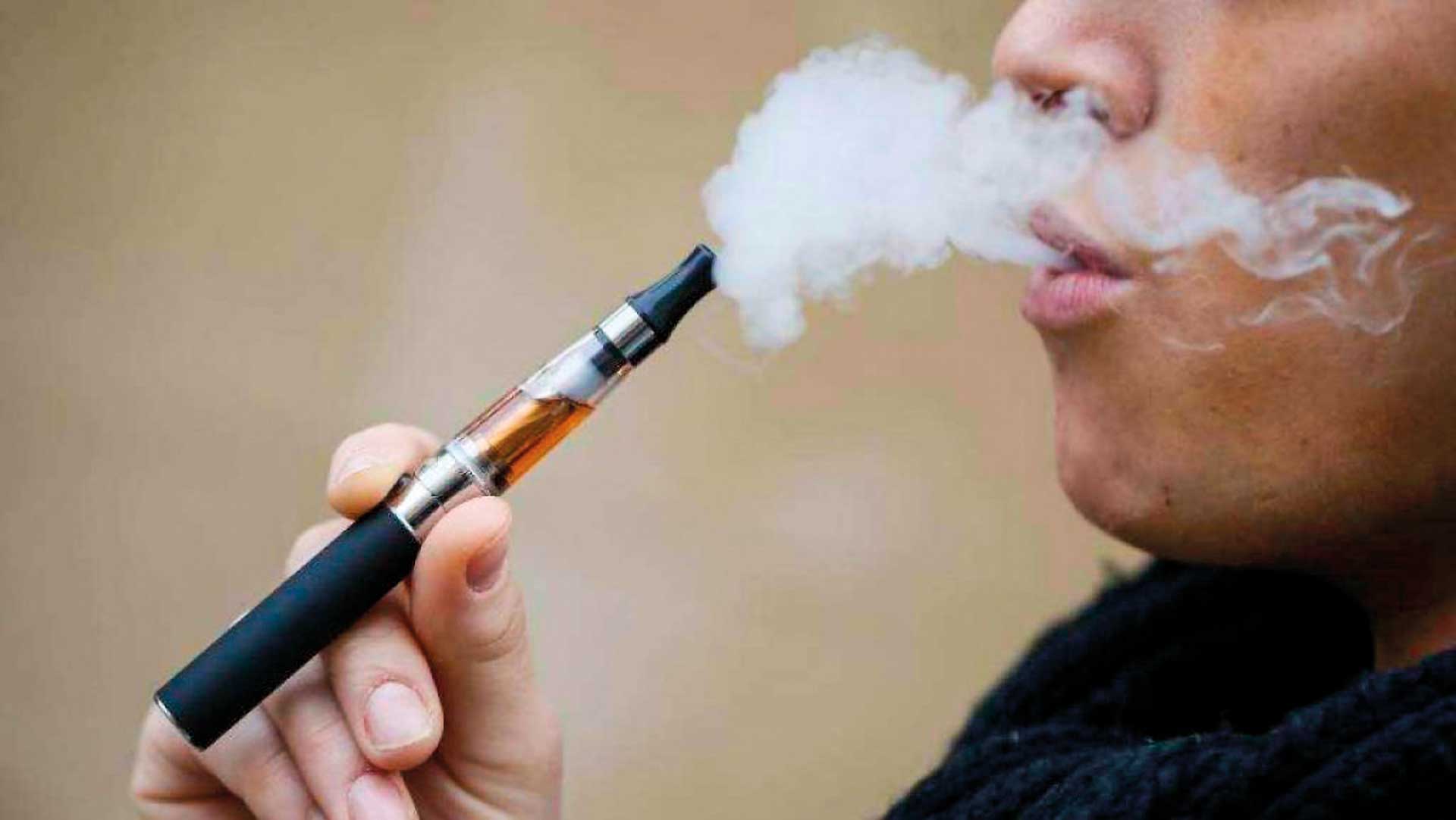 "Malattie da Svapo": l'allarme legato all'utilizzo della sigaretta elettronica