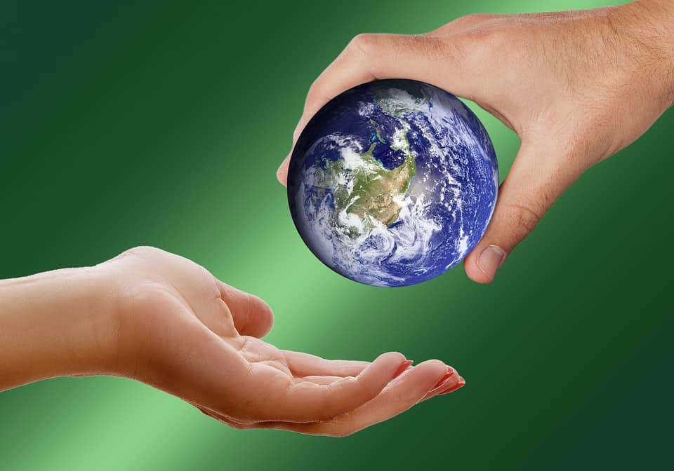 Solo i pazzi salveranno il mondo. Contro la rassegnazione, la speranza civile che resiste