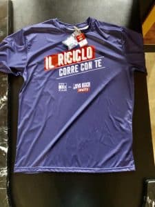 Jova beach: a Castel Volturno consegnate le T-shirt create dalle bottigliette d'acqua