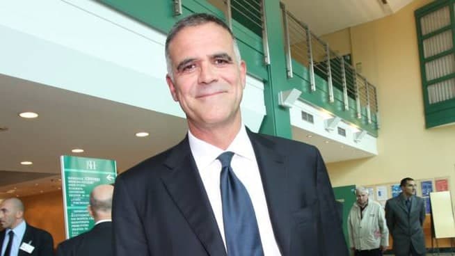 Zangrillo: «Il Covid non esiste più», Richeldi smentisce:«Il virus circola»