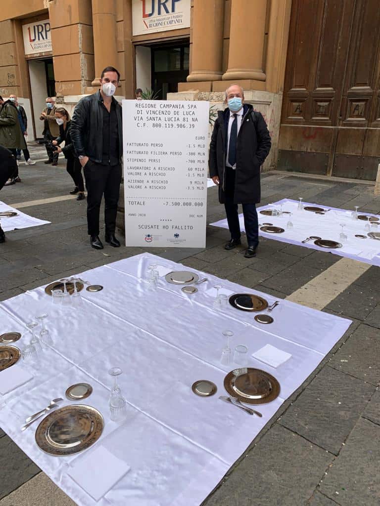 Confcommercio e Fipe in presidio a Napoli: "Subito i ristori"