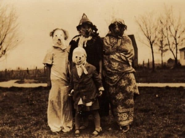 "Fate bene ai santi morti"… altro che Halloween!