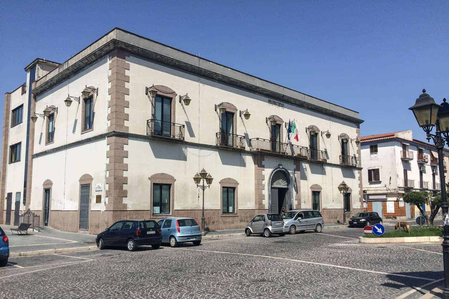 Castel Volturno, il valzer delle poltrone non fa bene alla città: la minoranza chiede le dimissioni