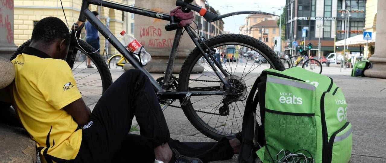 Riders: come il caporalato "sfrutta" il digitale