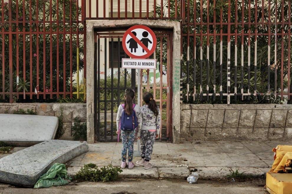 A Napoli più di un minore su dieci vive in condizioni di disagio: il report di Save The Children