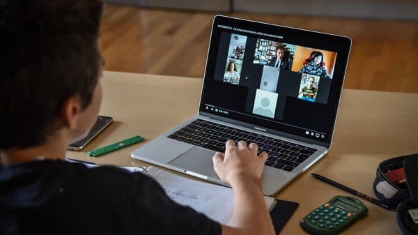 Scioperare contro la DAD: che lezione!