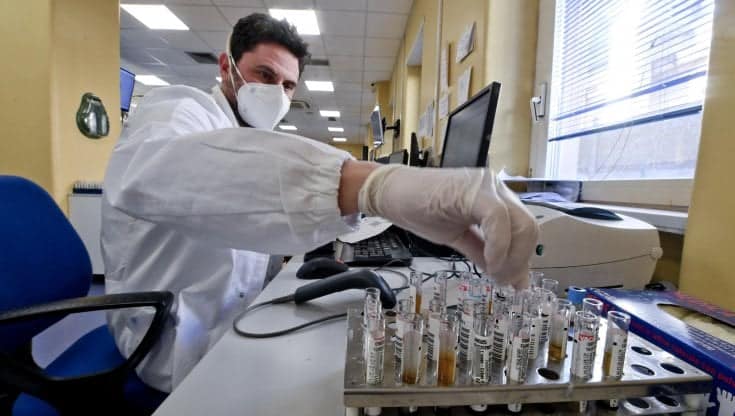 Covid-19, Regione Campania: isolata nuova variante del virus mai descritta in Italia
