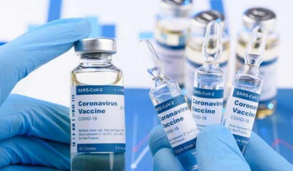 Covid, Ema: sì a terza dose per adolescenti e Moderna ai bambini