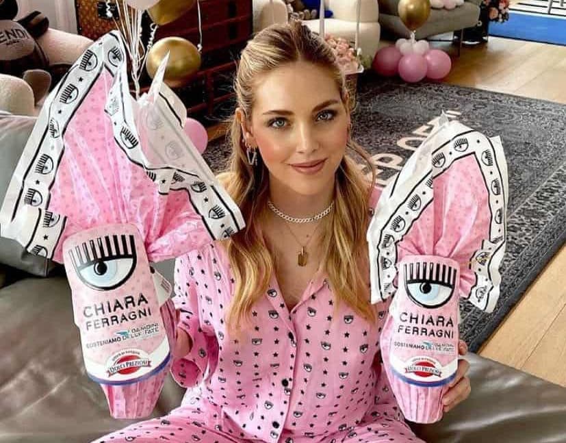 Chiara Ferragni e il suo uovo di Pasqua per "I Bambini delle Fate"