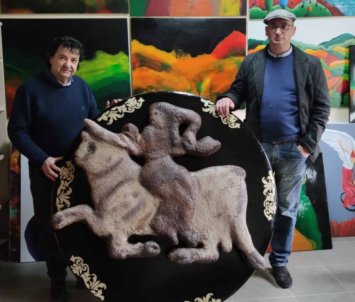 Presentata l’opera del maestro Nicola Pica, mascotte del premio Assteas