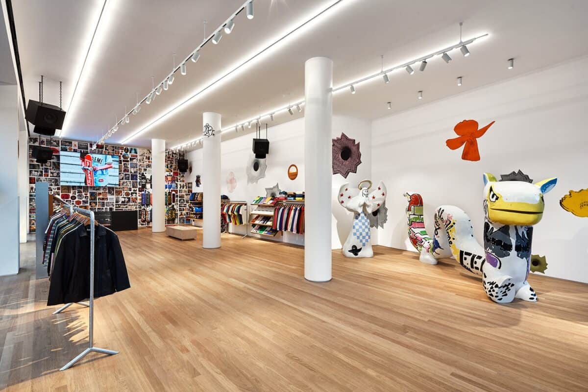 Supreme apre a Milano, voga di streetwear
