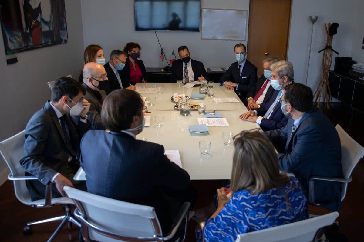 Il ministro Cingolani incontra l’inviato Usa per il clima John Kerry