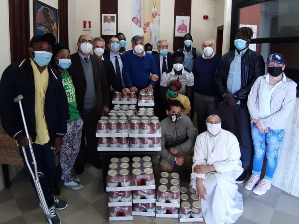 Prodotti alimentari al “Centro Fernandes” di Castel Volturno