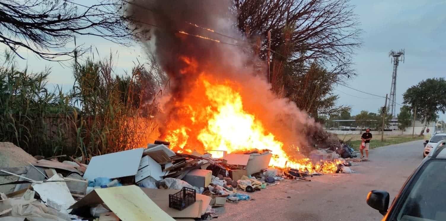 Ancora roghi a Castel Volturno: la denuncia dei "Fire Angels"