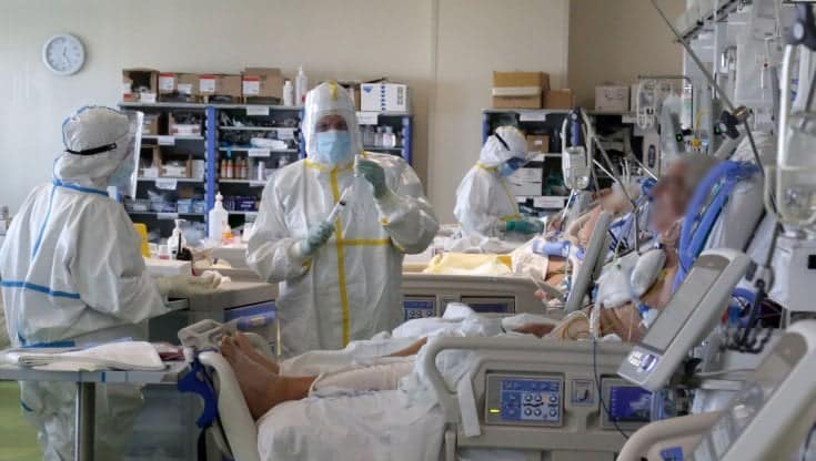Covid, torna a crescere l'occupazione di posti in reparto