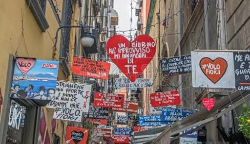 “Divini Quartieri Spagnoli”: la Commedia dantesca nel centro di Napoli