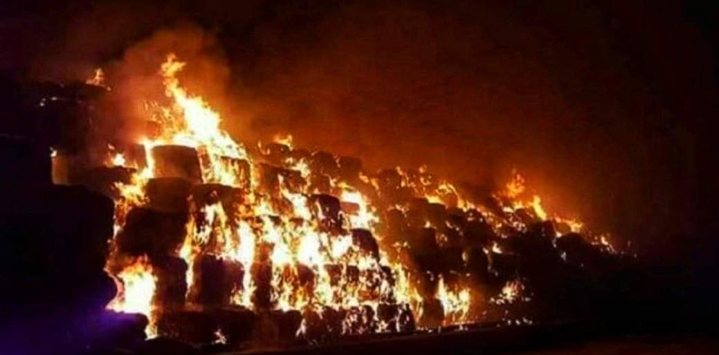 Rischio disastro ambientale a Giugliano: domato l'incendio delle ecoballe