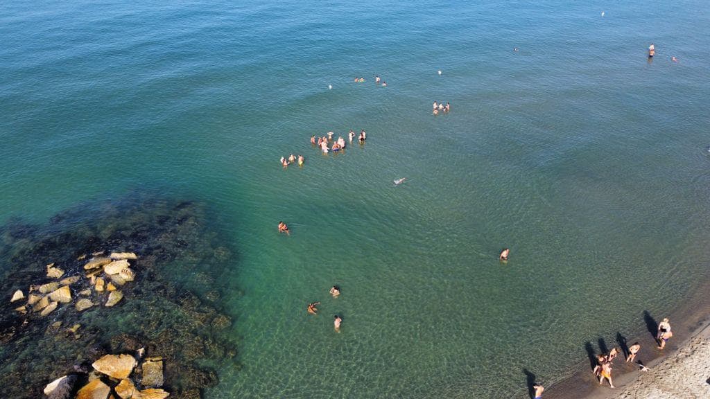 Castel Volturno: il drone riprende un mare limpido e cristallino